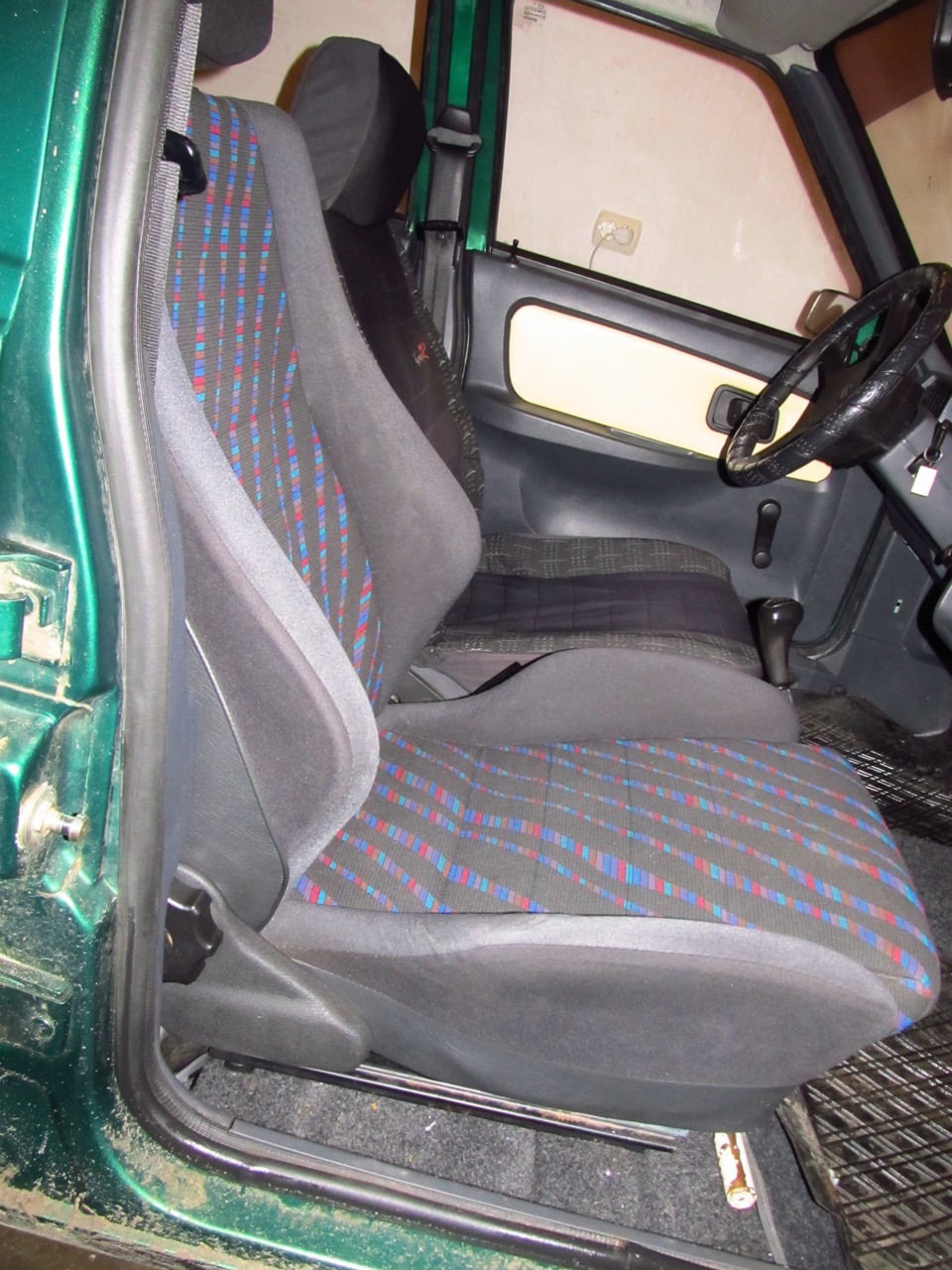 Сидіння Recaro та тахометр Autogauge by autometr 2300 3