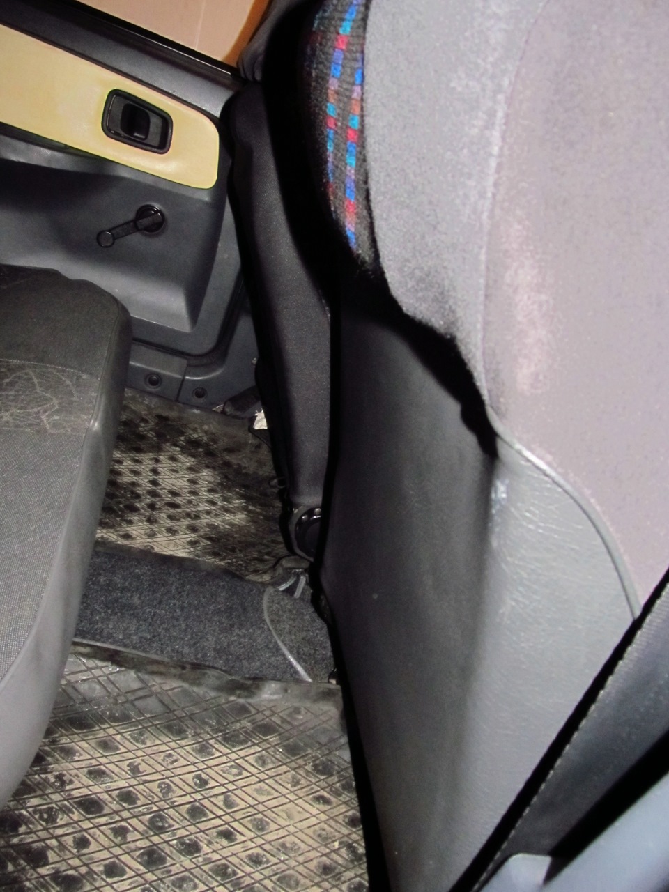 Сидіння Recaro та тахометр Autogauge by autometr 2300 2