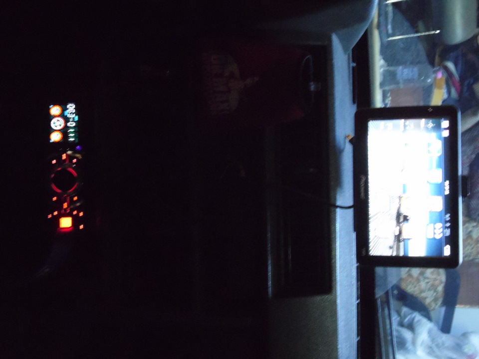 Магнітол з передніми динаміками. 4