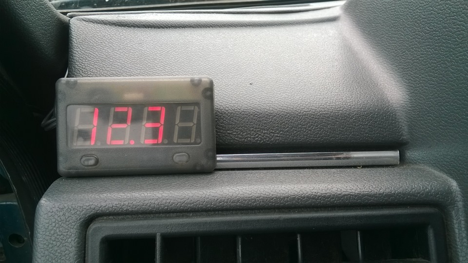 Вольтметр у салон 2