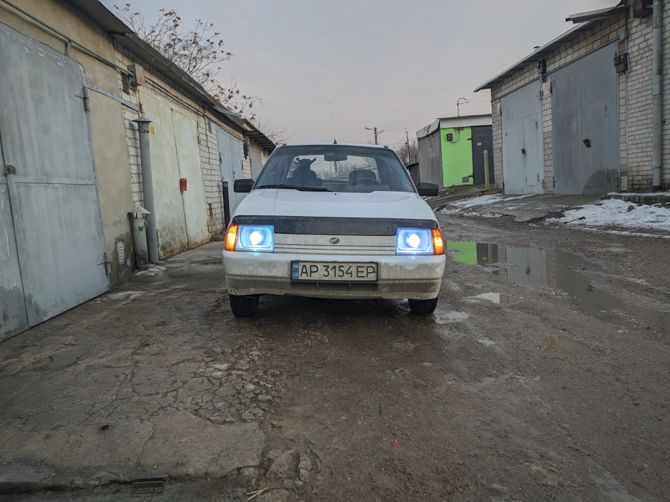 Знову про фари (оклейуємо скло), ущільнювач багажника ВАЗ 2112, повідець двірника ВАЗ 2110 4