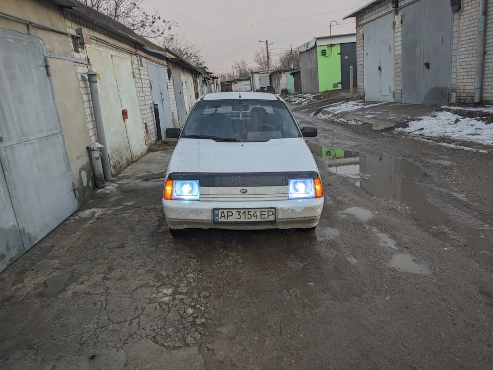 Знову про фари (оклейуємо скло), ущільнювач багажника ВАЗ 2112, повідець двірника ВАЗ 2110