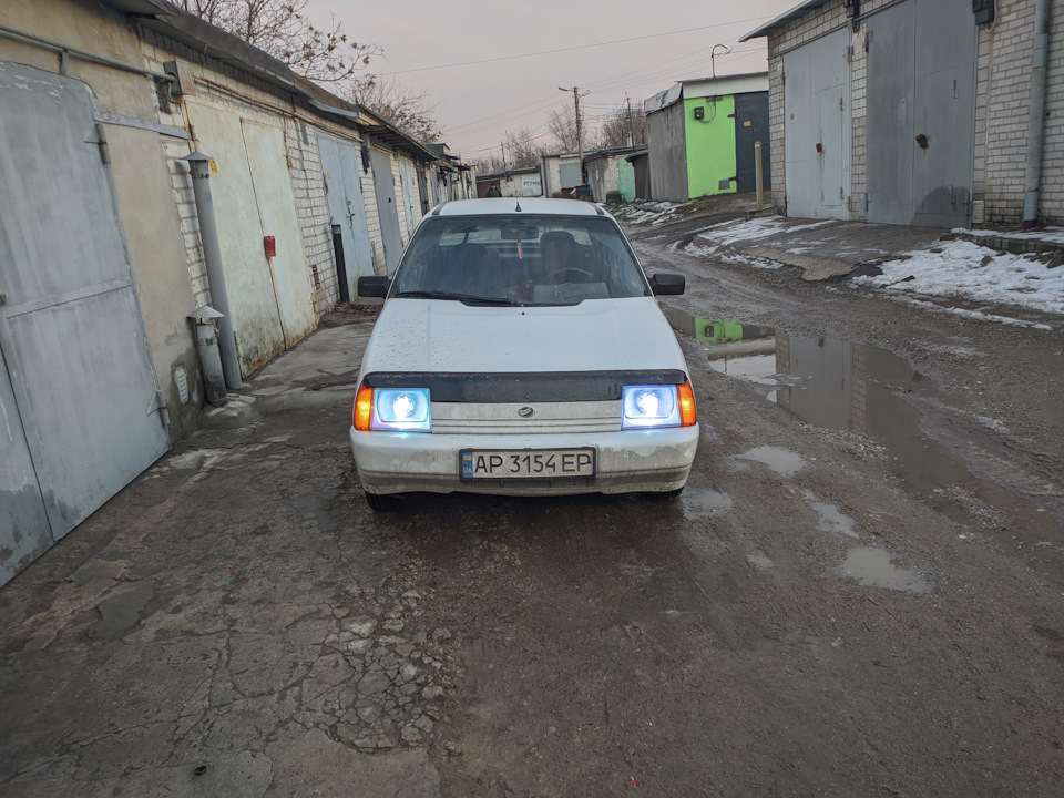 Знову про фари (оклейуємо скло), ущільнювач багажника ВАЗ 2112, повідець двірника ВАЗ 2110 1