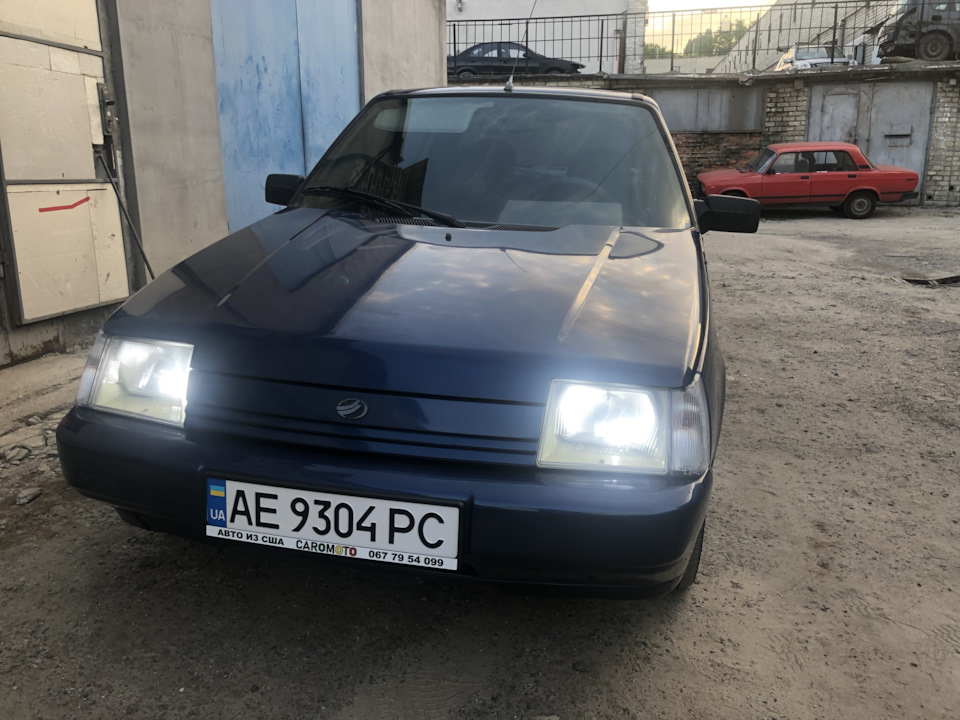 Встановив LED лампи в передні фари та замінив вітровики дверей 3