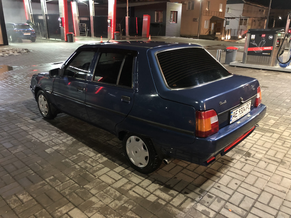 Встановив світловідбивну червону стрічку на спідницю заднього бампера 3