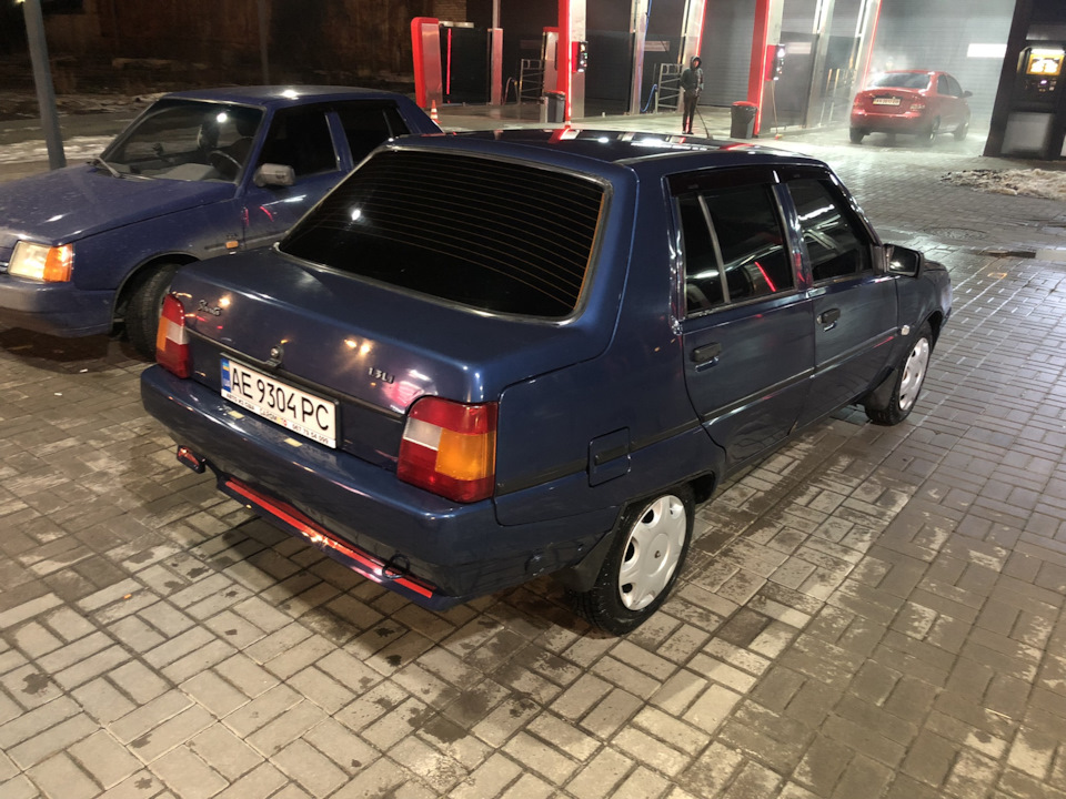 Встановив світловідбивну червону стрічку на спідницю заднього бампера 2
