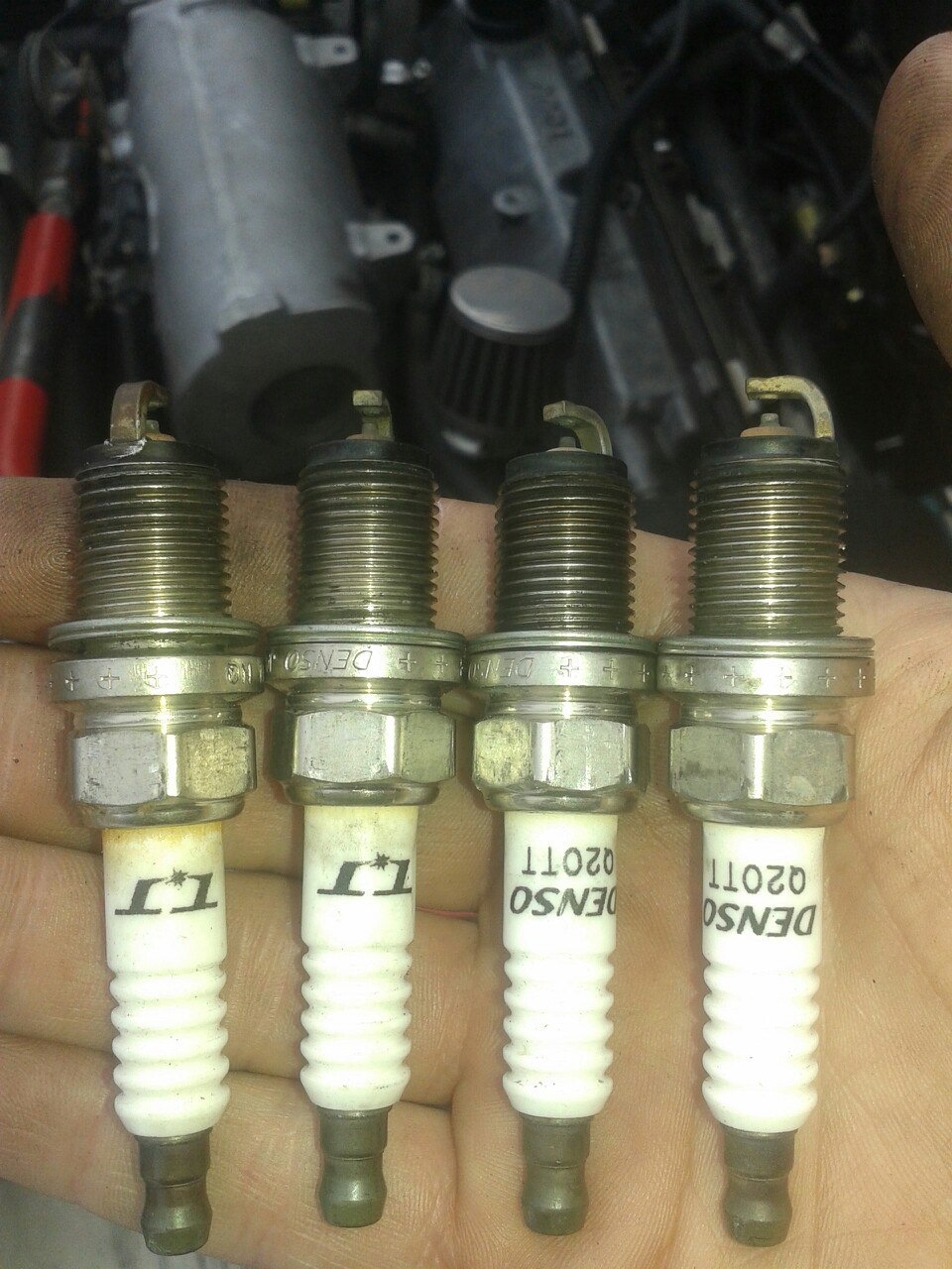 Свічки DENSO Q20TT та NGK BKR6EQUP 2