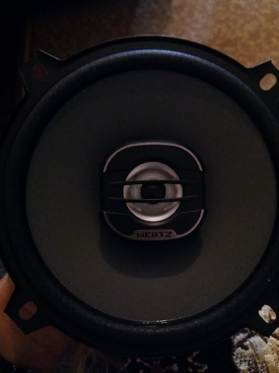 Нова акустика hertz uno x130 2