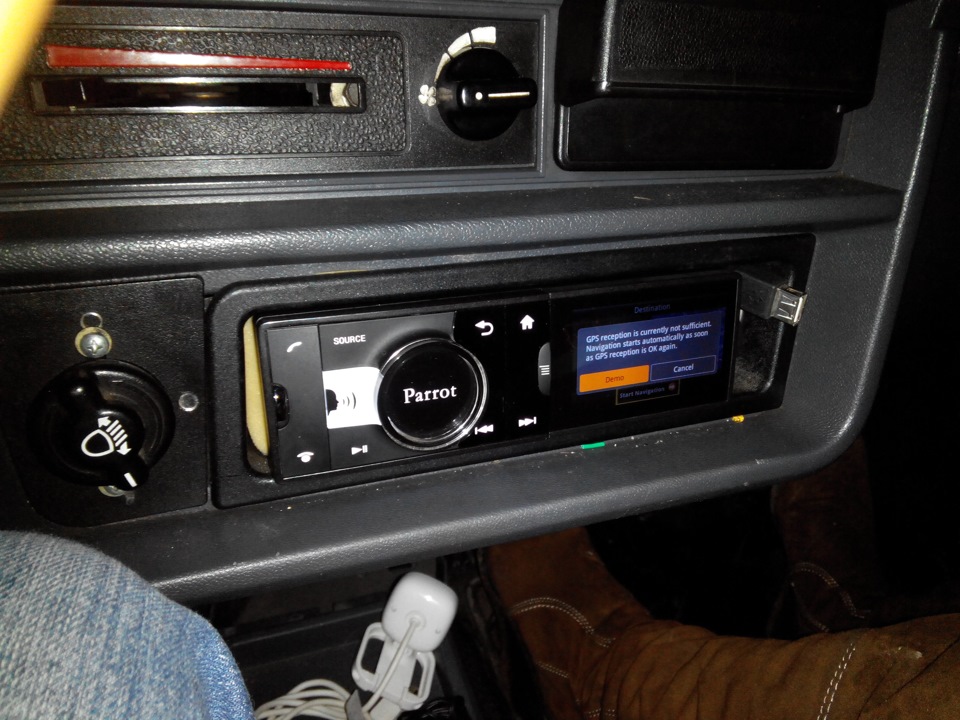 Прикупив автомагнітолу Parrot Asteroid Classic :) 1