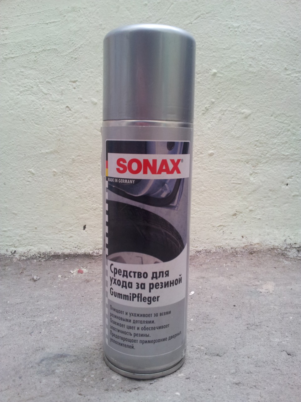 Догляд за шинами за допомогою SONAX 5