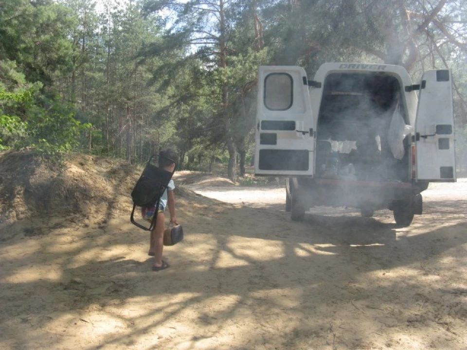 Цей пікап чудовий автомобіль для пікніка.
