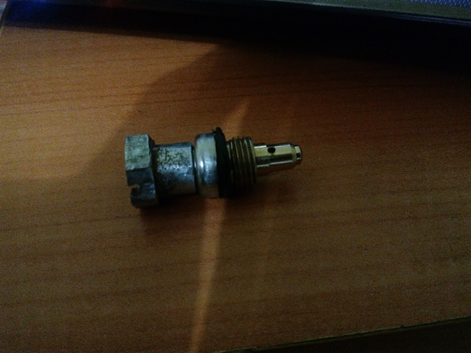 ...заглушка клапана холостого ходу. 2