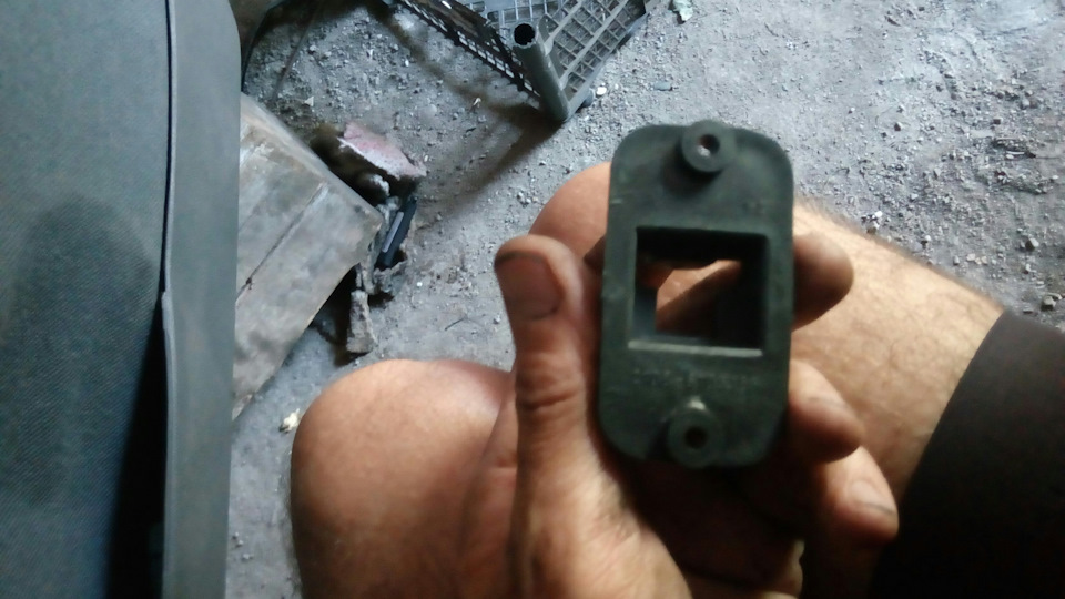 заміна ручки відчинення дверей права внутрішня дана 1105 або Славута 1103 3
