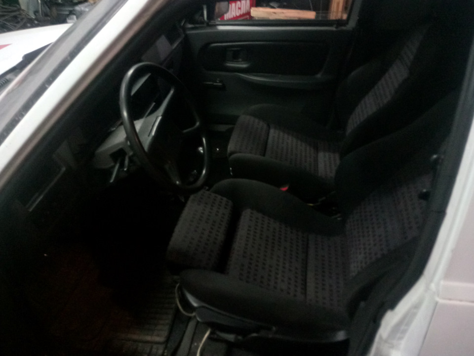 Комфортні сидіння RECARO 2
