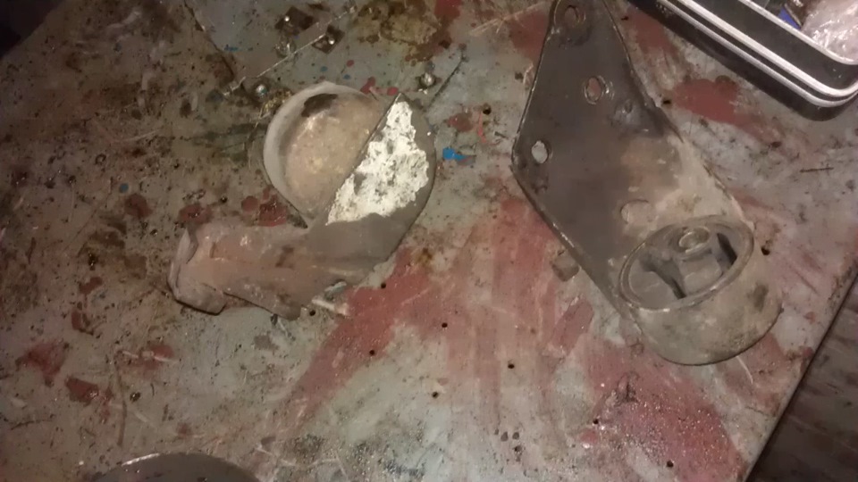 І тут я зрозумів, що потрапив... одним ремонтом двигуна обійтися не вдалося 3