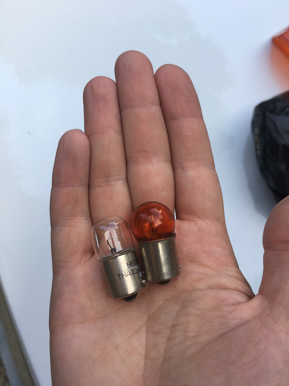 Білі покажчики поворотів 5