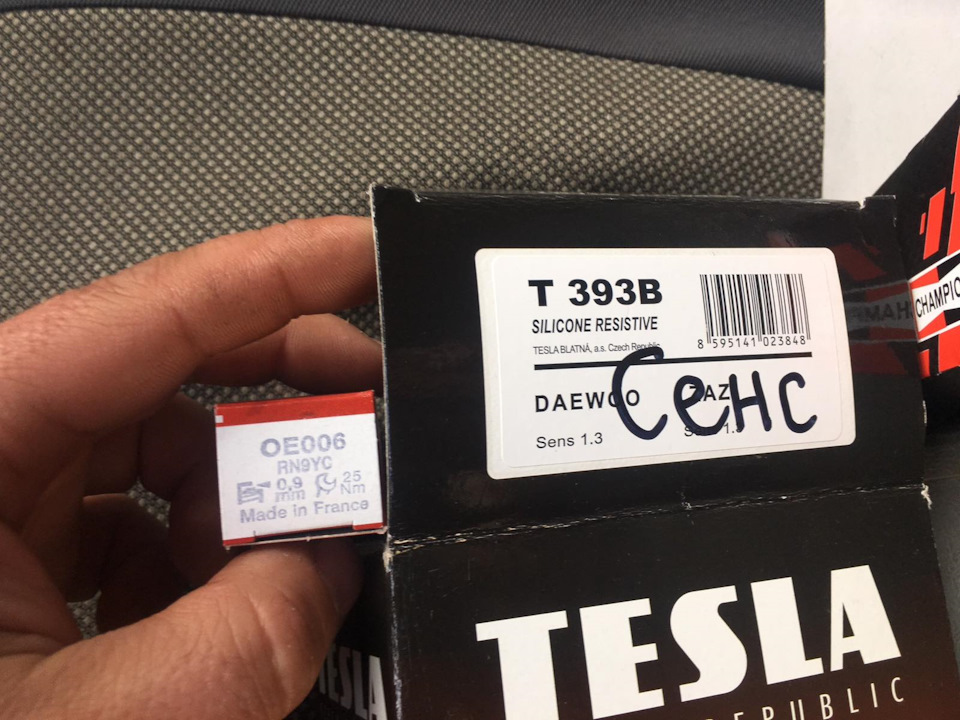 Встановлення свічок Champion та проводів Tesla 1