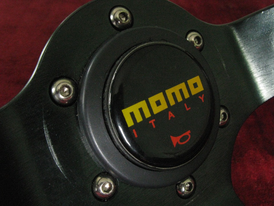 Руль. Репліка MOMO R 4