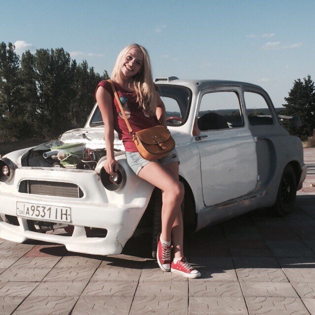 Фотосесія дівчат з горбатим 1