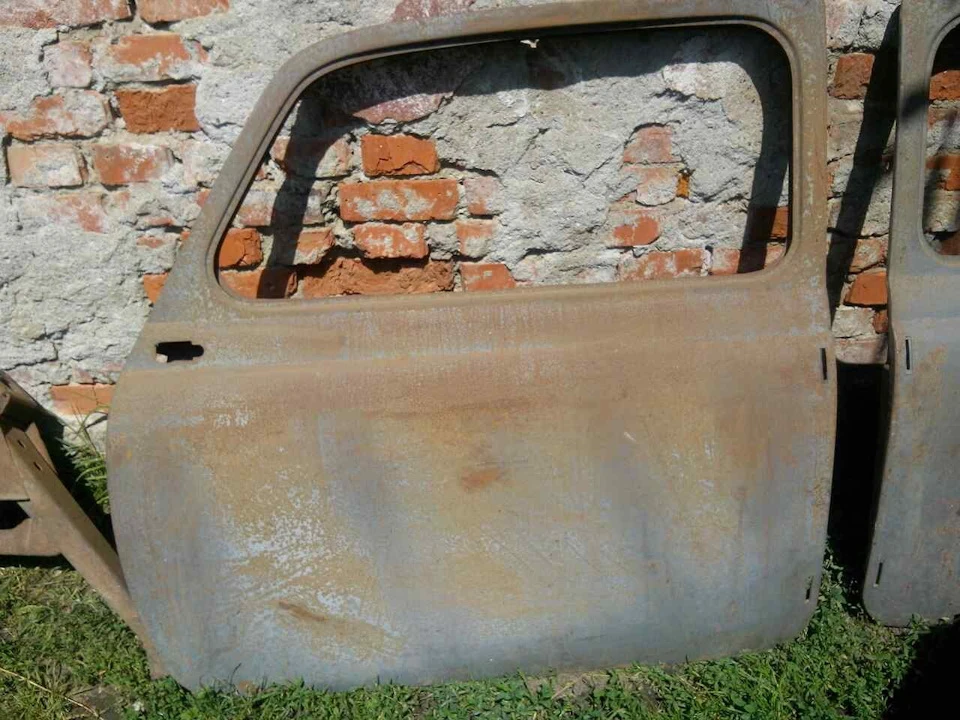 Купив дві нові двері та пороги
