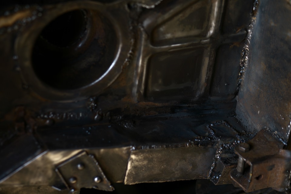 Поки знятий двигун, обробляємо днище. 5