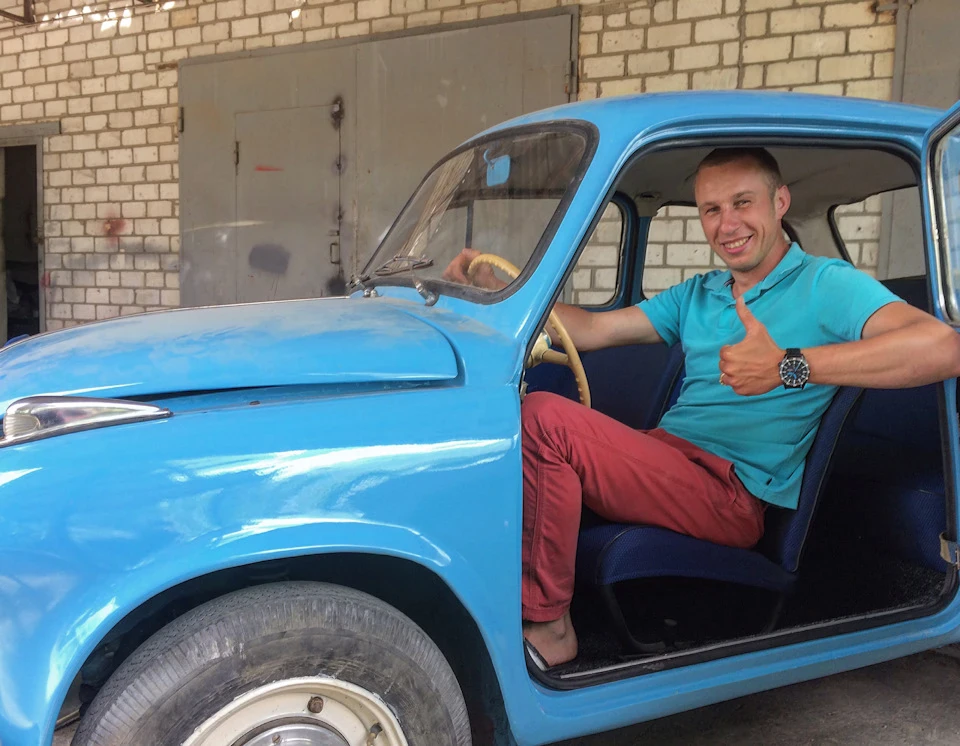 Встановили сидіння та дверні карти