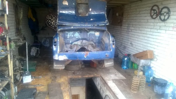 загнав у гараж і помчала 3