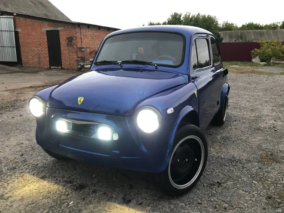 знак на ZAZ у стилі Ferrari