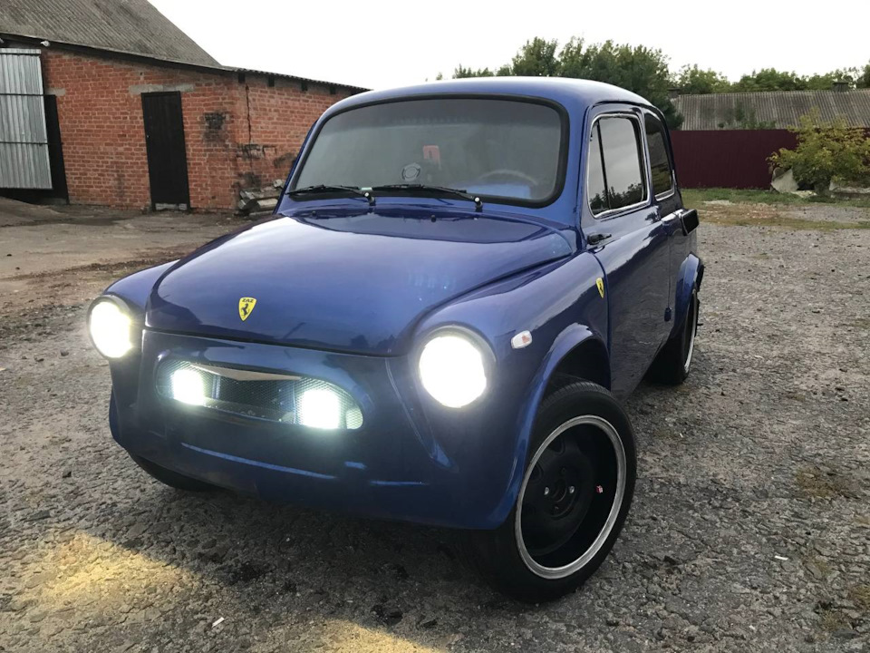 знак на ZAZ у стилі Ferrari 1