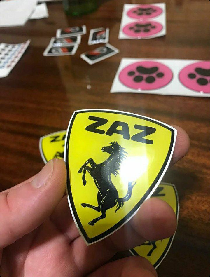 знак на ZAZ у стилі Ferrari 5