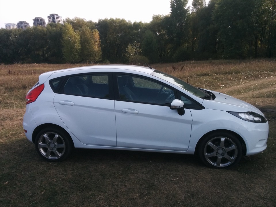Продаю свій поджоп Ford fiesta 2011 1.25 2