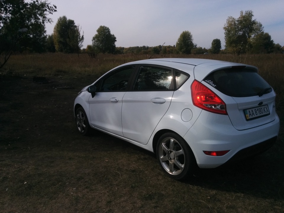 Продаю свій поджоп Ford fiesta 2011 1.25 3