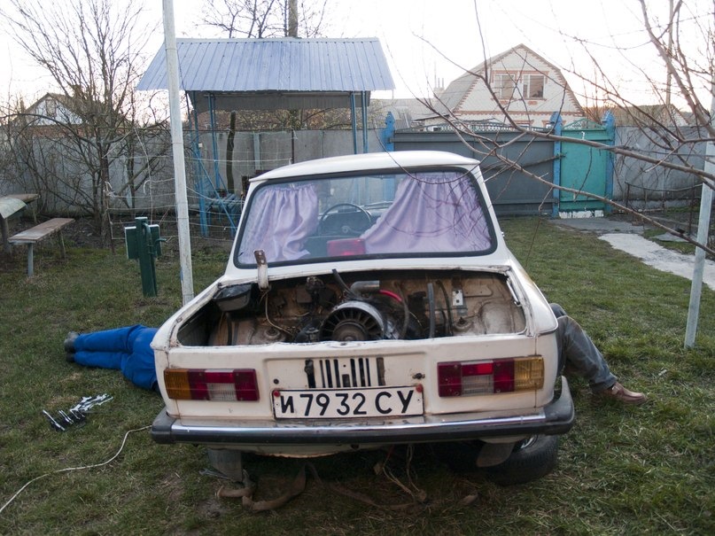 Впихнули двигун))) 4