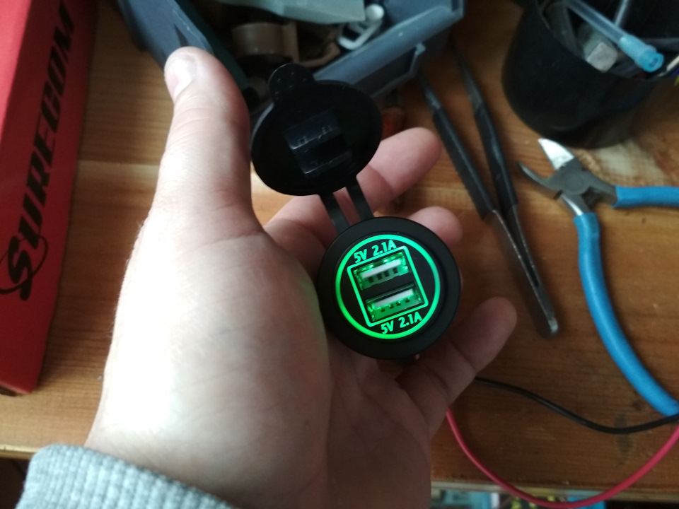 Подвійна USB зарядка для мого Місяця 3