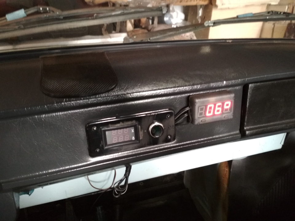 USB зарядка на торпеду ЗАЗ 968М дія перша 4