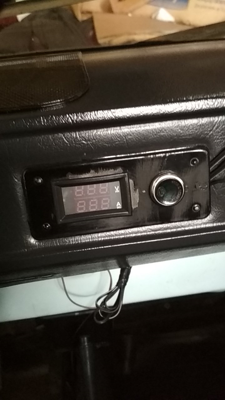 USB зарядка на торпеду ЗАЗ 968М дія перша 3