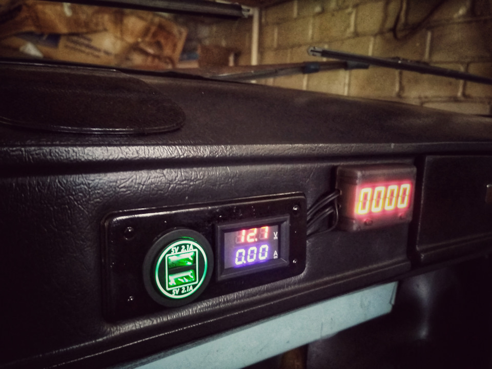 USB зарядка на торпеду ЗАЗ 968М дія друга 5