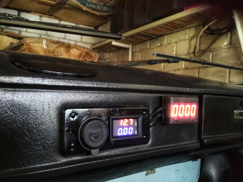 USB зарядка на торпеду ЗАЗ 968М дія друга 4