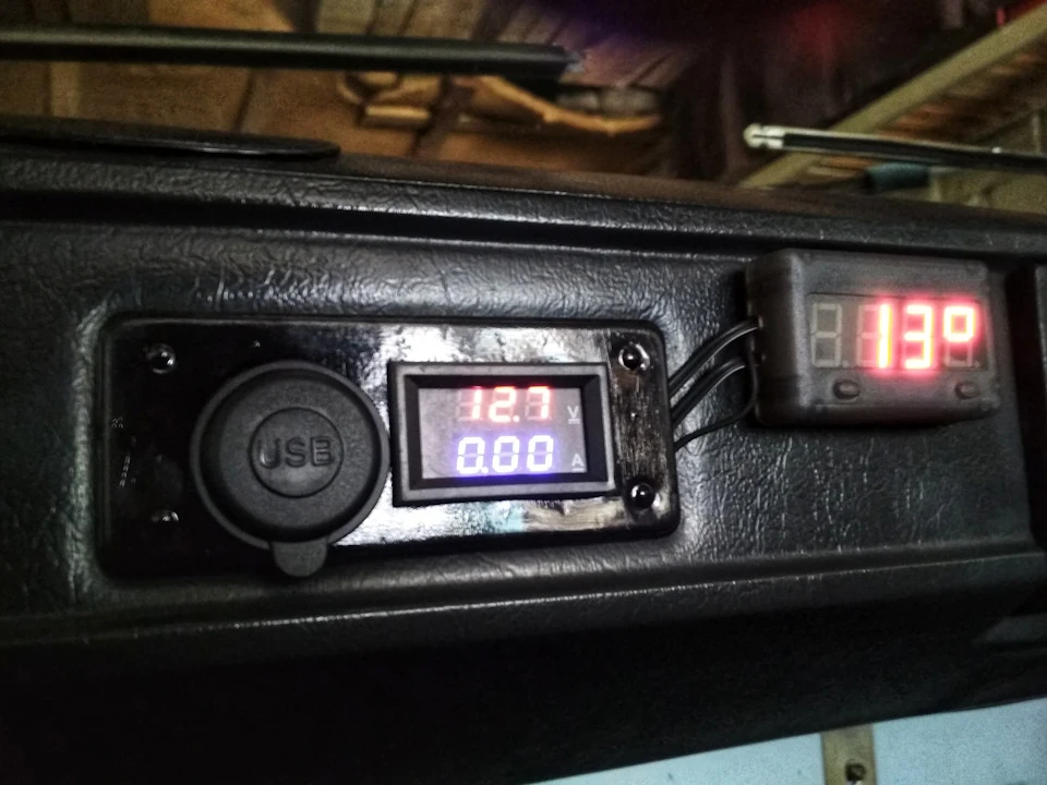 USB зарядка на торпеду ЗАЗ 968М дія друга