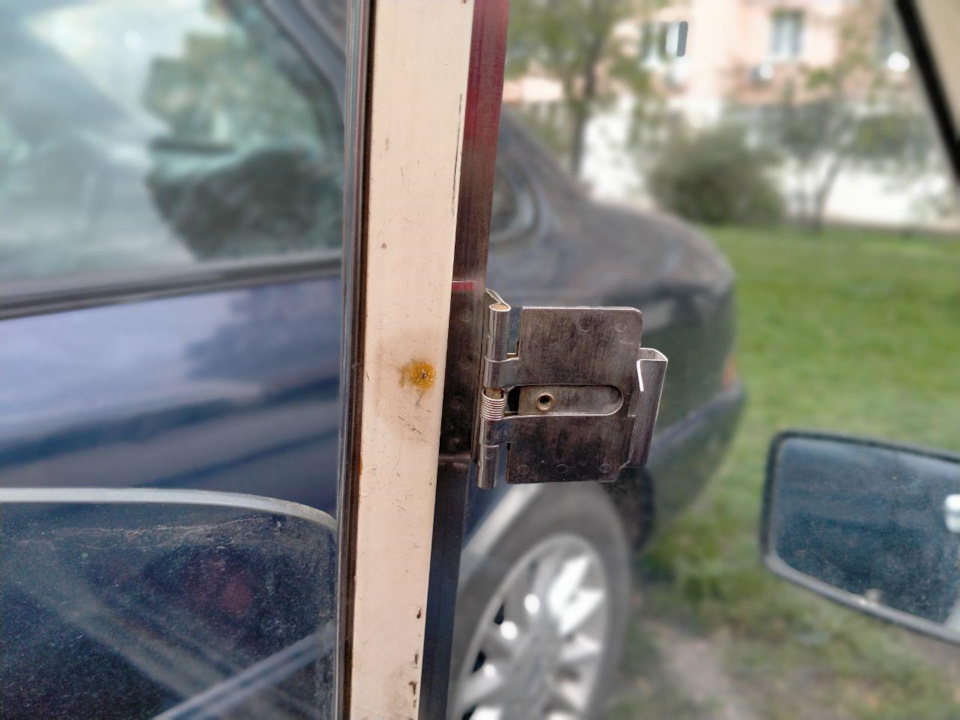 Замок поворотного скла 5