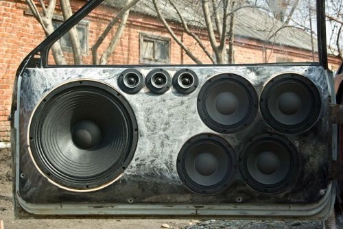 Проявилася ідея loud front буду ставити по 4 динаміки у двері і + по писчалке 1