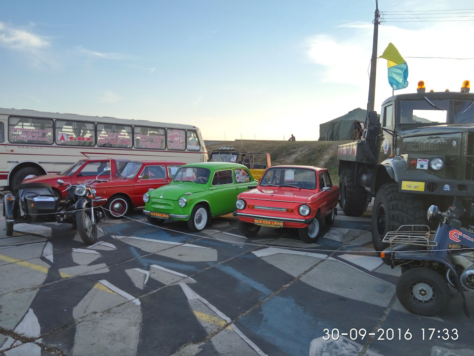 У ми з дзижкою і побували на Фестивалі OLD CAR LAND V 4