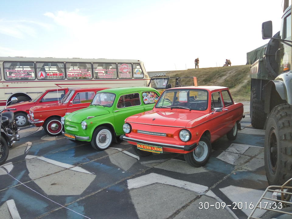 У ми з дзижкою і побували на Фестивалі OLD CAR LAND V 2