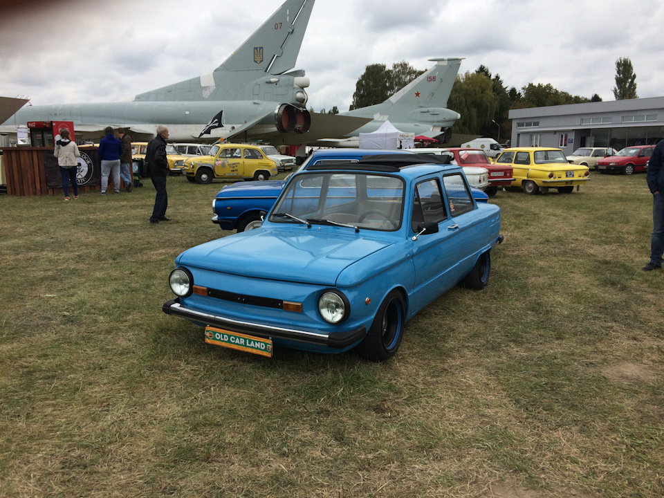 OLD CAR LAND 2017 1