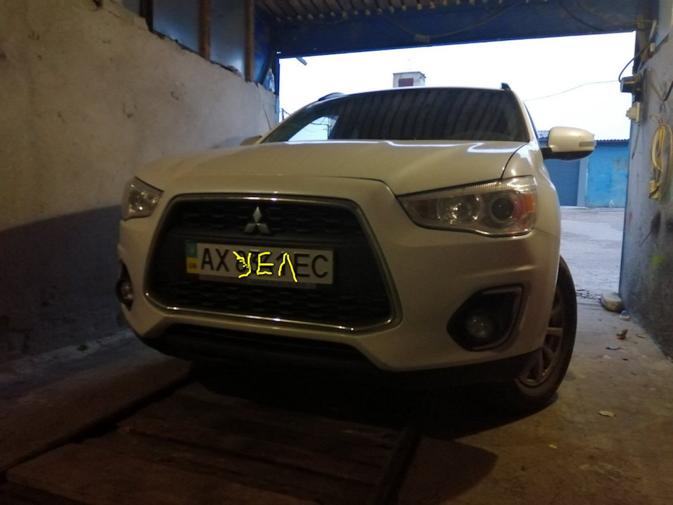 заміна насоса омивача скла Mitsubishi ASX і заз. 1