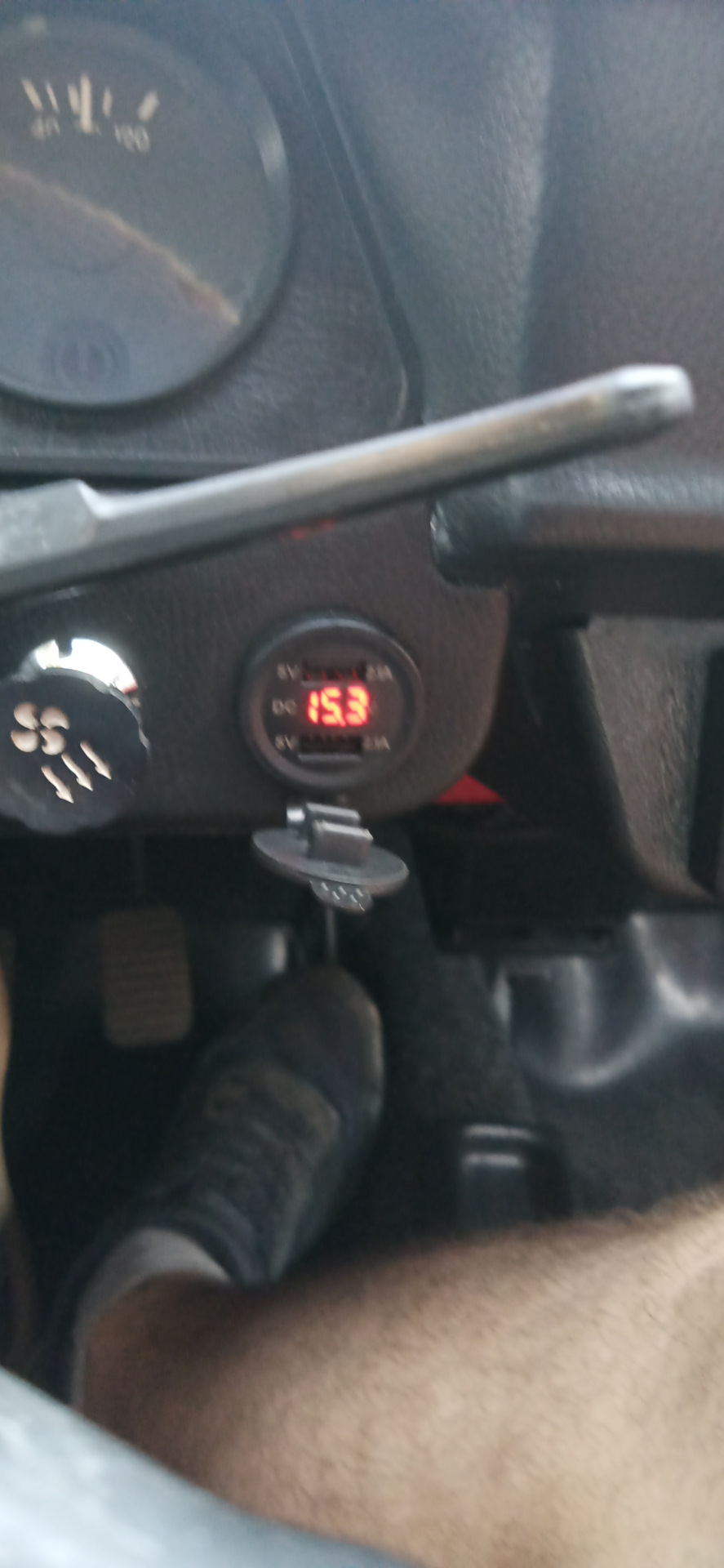 ЮСБ(usb) зарядка- прикурювач заз 968. З ВОЛЬТМЕТРОМ 5