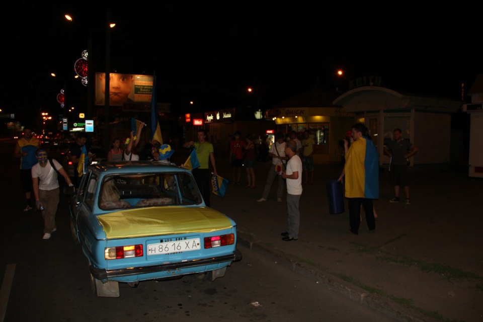 Євро 2012. Останній матч України. Великий телевізор на площі 4