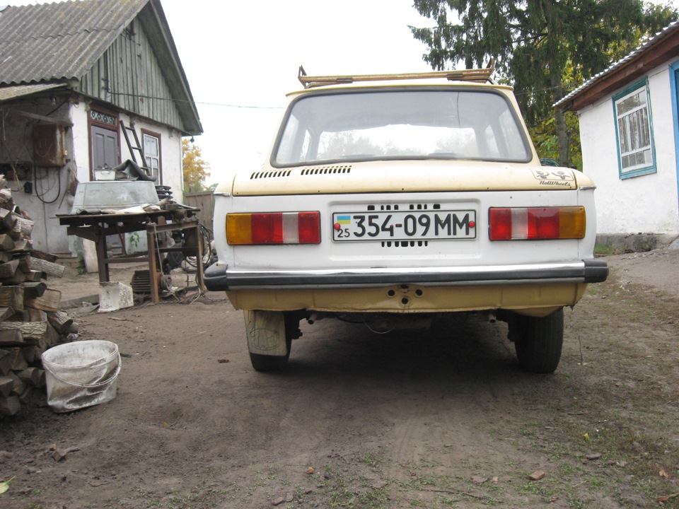 задні ліхтарі. 3