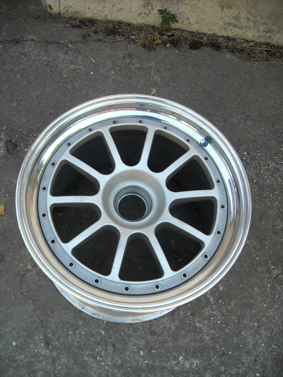 Скромний столик 18х12.5J 2