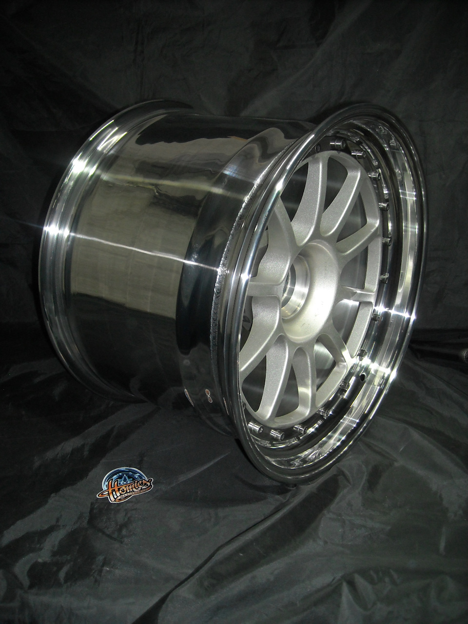 Скромний столик 18х12.5J 1